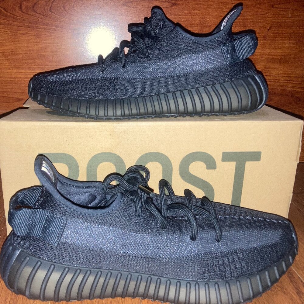Yeezy Boost 350 V2 Onyx (slightly worn)